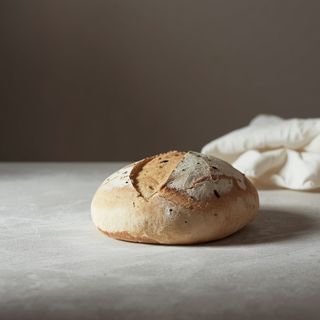 Wie bereitet man Brot zu? Brot aus Sauerteig und Hefe… Wie stellt man Sauerteig für Brot her?