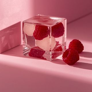 The components and energy value of the raspberry cube may be surprising, let's try the homemade version