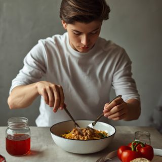 Ein schnelles Studentengericht. Zubereitung billiger und schneller Mahlzeiten - Rezepte