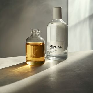 What chemical compounds constitute amino acids, particularly glycine? Unique attributes of this amino acid.