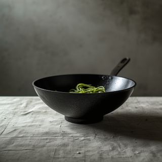 Jakie są rodzaje woków? Wok ceramiczny, żeliwny, ze stali węglowej... Czy potrawy przygotowywane w woku są korzystne dla zdrowia?