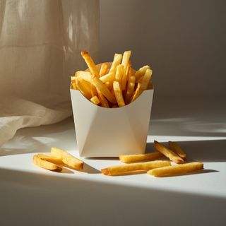 Was sind die Unterschiede zwischen belgischen und niederländischen Pommes? Wie bereitet man perfekte Ofen-Pommes zu?