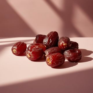Dates – a natural source of plant phenols