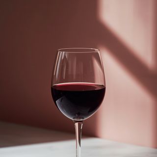 A glass of red wine or apple cider for dinner – a healthy choice!