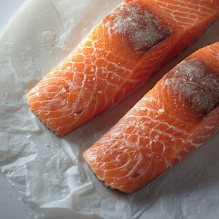 Baltic, Atlantic, and farmed salmon: A comprehensive assessment of health benefits and potential risks associated with regular consumption