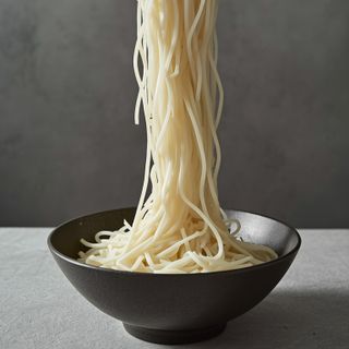 Zusammensetzung, Verwendung und Zubereitungsmethoden von Reisnudeln – ein kulinarischer Leitfaden mit Rezeptvorschlägen und ernährungsphysiologischen Hinweisen