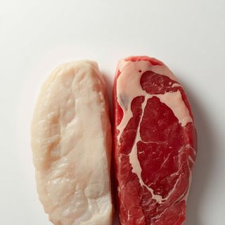 Weißes versus rotes Fleisch: Klassifizierungsmerkmale, Nährstoffprofile und gesundheitliche Konsequenzen des Verzehrs