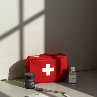 Essential components of a household first-aid kit – what should be included?