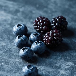 The nutritional and therapeutic potential of berry fruits: distinguishing American blueberries from blackberries in health promotion