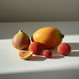 A practical guide: How to properly prepare and consume exotic fruits—figs, mangoes, lychees, and goji berries—at home