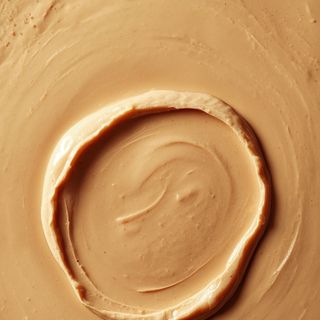 Krem sezamowy tahini o konsystencji nieprzekraczającej 10 milimetrów grubości