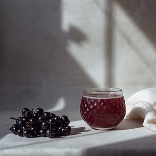 Homemade blackcurrant creations: original recipes for juices, preserves, liqueurs, and fruit wines
