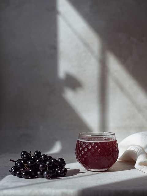 Hausgemachte Erzeugnisse aus Schwarzen Johannisbeeren: individuelle Rezepte für Säfte, Konfitüren, Liköre und Fruchtweine