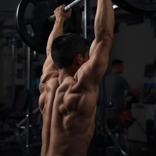 Na ławce skośnej Sztanga Triceps Wyprosty