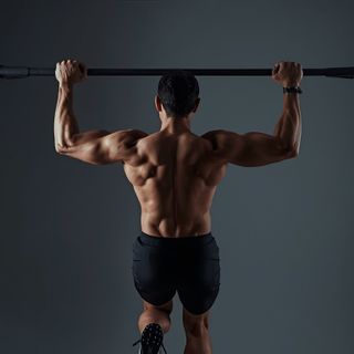Knee/Hip Raise On Parallel Bars