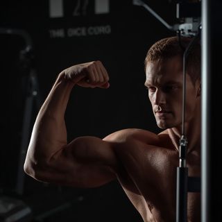 Maschine Bicep Curl