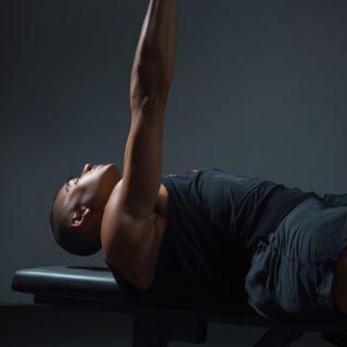 One-Arm Flat Bench Dumbbell Flye