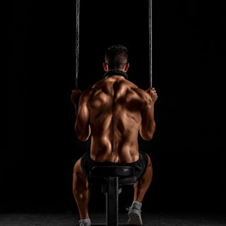Seated Flat Bench Leg Pull-In