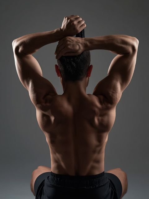 Siedząc Two-Arm Palms-Up Low-Pulley Wrist Uginanie ramion