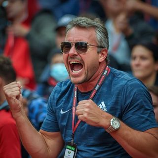 Sportowy widz, bardzo podekscytowany, emocjonalny, fizycznie poruszający