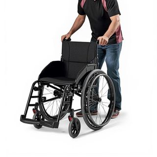 Schieben eines Rollstuhls, unbesetzt