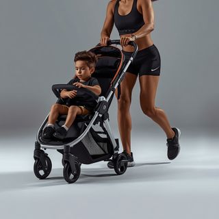 Schiebe- oder Zugwagen mit Kind oder Spazierengehen mit Kindern, 2,5 bis 3,1 mph