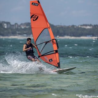 Windsurfing, konkurencja, pompowanie dla prędkości