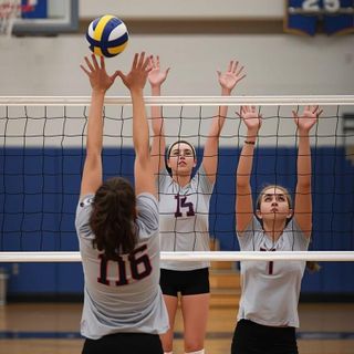 Volleyballnetz, nicht kompetitiv; Team aus 6-9 Mitgliedern