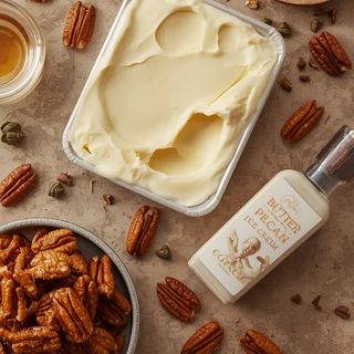 Reichhaltiges und cremiges Butter-Pecan-Eis, Butter-Pecan