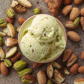 Reiche, cremige Pistazien-Mandel-Eiscreme
