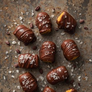 Schokoladenüberzogene Karamells mit Meersalz, schokoladenüberzogenes Meersalz