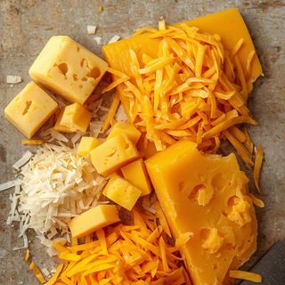 Vollfetter Cheddar, gerieben