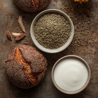 Brot aus Chiasamen, Sonnenblumenkernen und Quark – Low-Carb-Brot ohne Hefe und Mehl