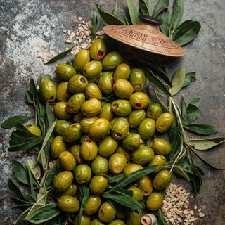 Olive, grün, in Salzlake