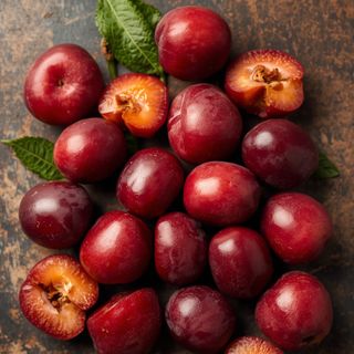 Plum, steamed, drained (no sugar added)