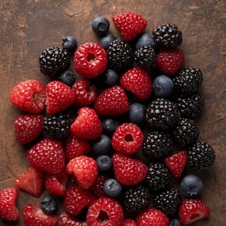 Berries (cut), cooked (excluding added sugar)