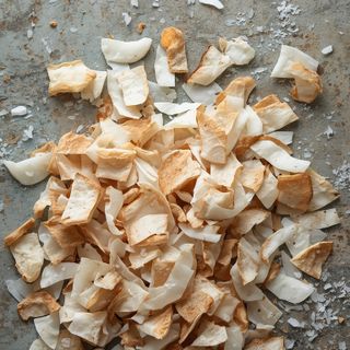 Coconut, dried (coconut chips, coconut flakes)