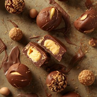 Milchschokolade mit Crèmefüllung (Gianduja, Nougat)