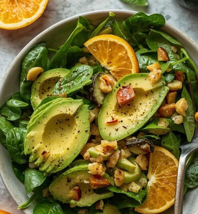 Salat mit Avocado, Spinat und Orange (glutenfrei)