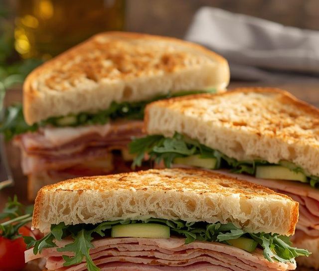 Sandwiches with Turkey Ham and Vegetables
