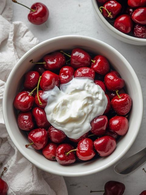 Kirschen mit Joghurt
