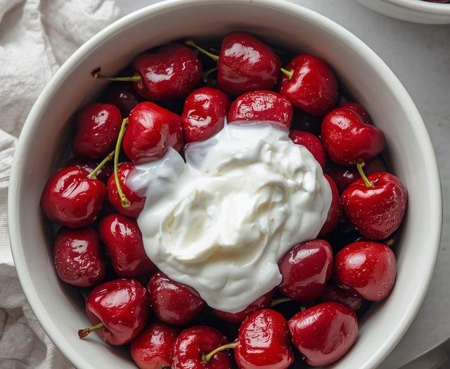 Kirschen mit Joghurt