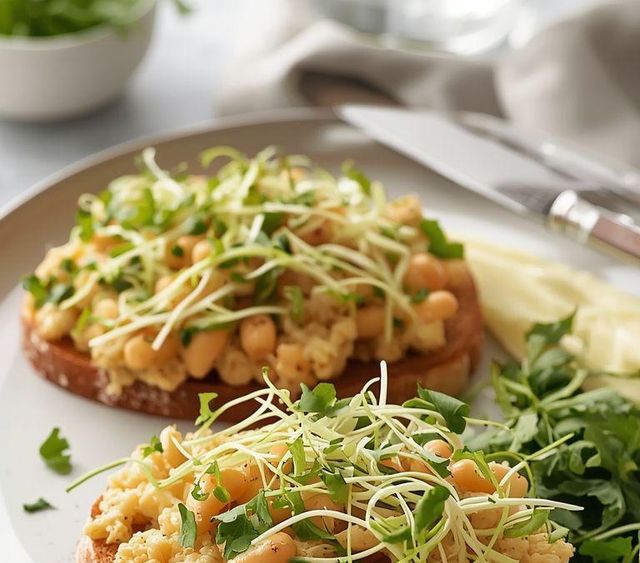 Sandwiches with cauliflower paste
