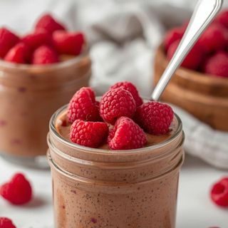 Cocoa chia pudding with raspberries