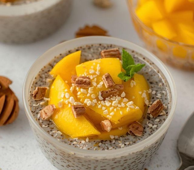 Kokos-Chia-Pudding mit Mango