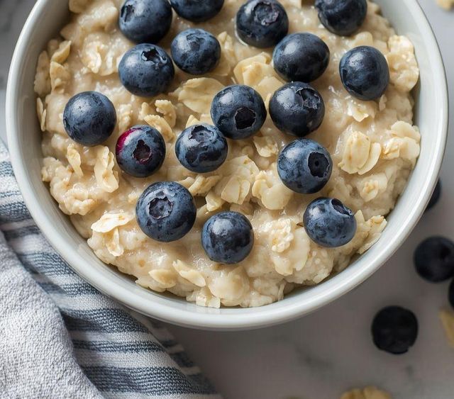 Oatmeal with blueberries
