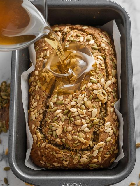 Chleb low-carb z słonecznikiem, migdałami i pestkami dyni