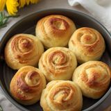 Low-Carb-Sonnenblumenbrötchen