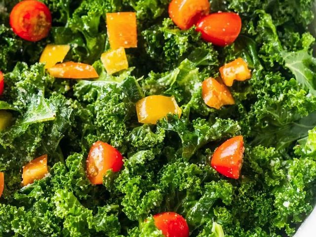 Kaszotto z kaszy bulgur z białą fasolką, papryką, cukinią i szpinakiem